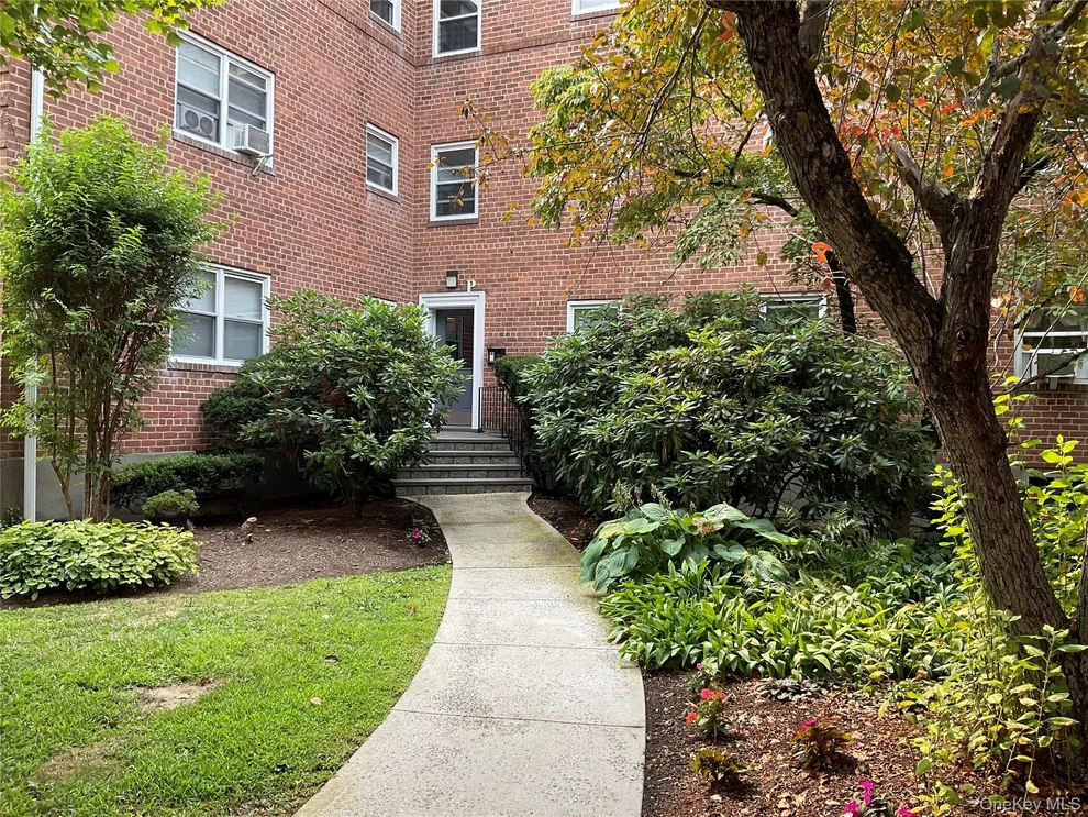 Unit for sale at 320 S Broadway, Greenburgh, NY 10591