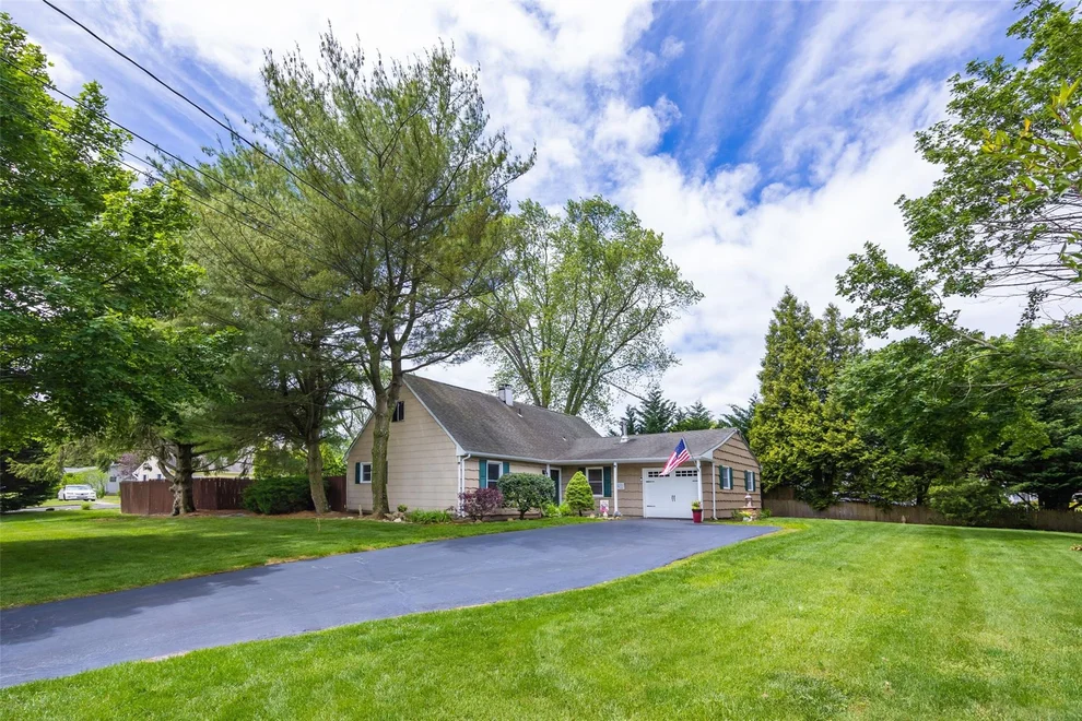 Unit for sale at 186 Montrose Drive, Brookhaven, NY 11776