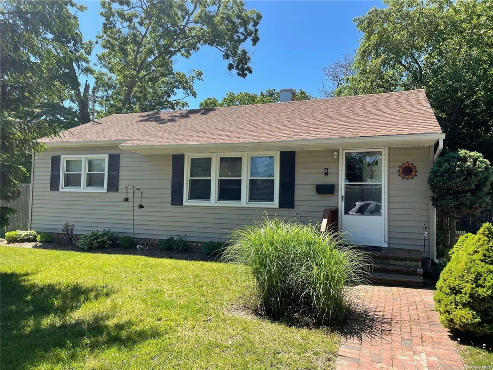 Unit for sale at 2 W Walnut Street, Islip, NY 11751