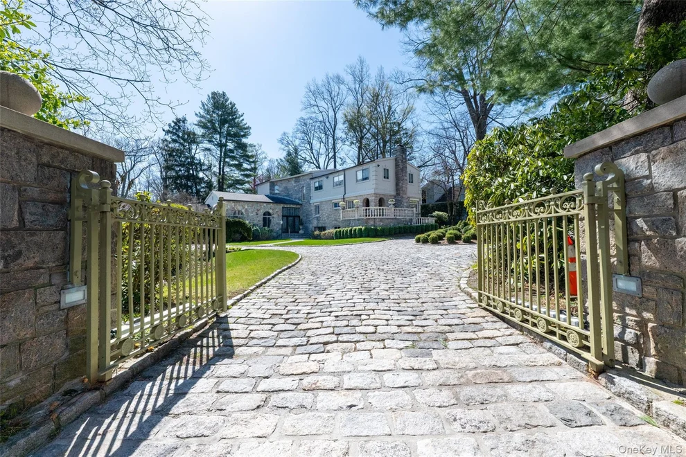 Unit for sale at 16 High Point Lane, Greenburgh, NY 10583