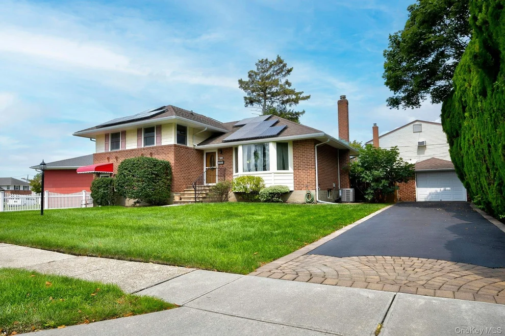 Unit for sale at 3895 Green Place, Oyster Bay, NY 11714