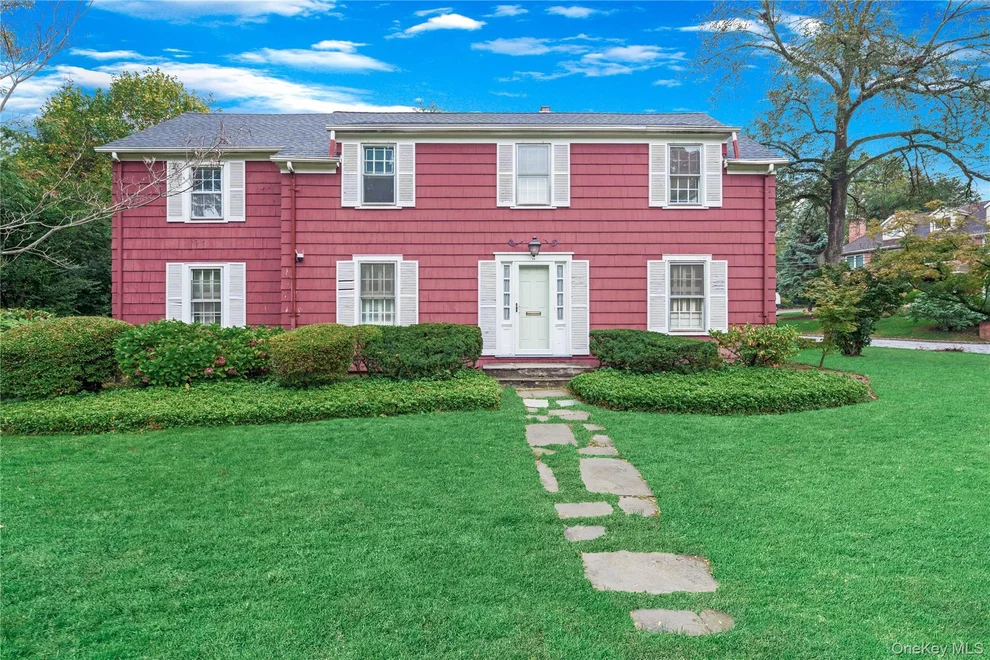 Unit for sale at 11 South Drive, North Hempstead, NY 11021