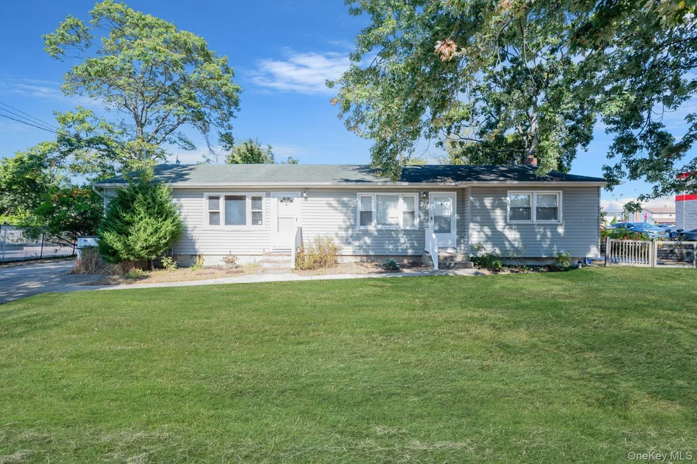 Unit for sale at 61 Kellum Street, Babylon, NY 11757