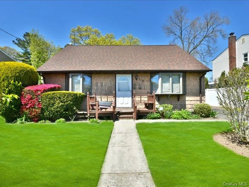 Unit for sale at 118 Park Lane, Oyster Bay, NY 11758