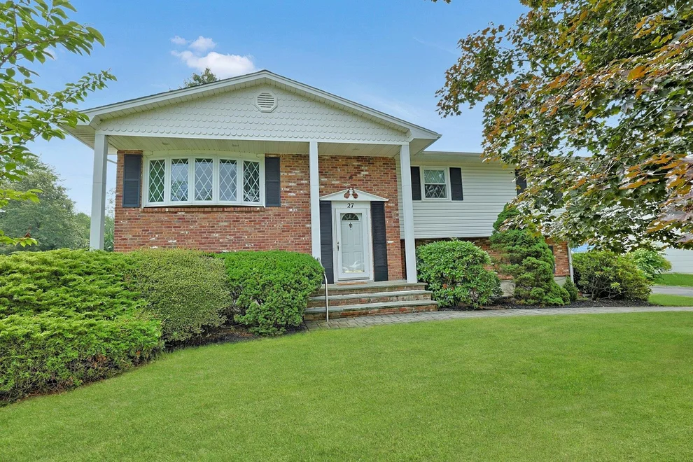 Unit for sale at 27 Argow Place, Clarkstown, NY 10954
