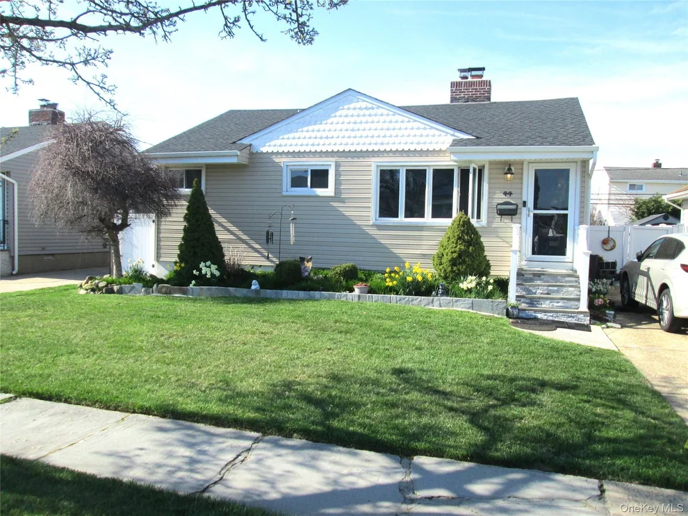Unit for sale at 44 Hubbard Avenue, Hempstead, NY 11520