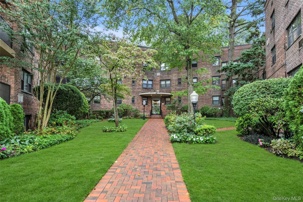 Unit for sale at 50 Brompton Road, North Hempstead, NY 11021