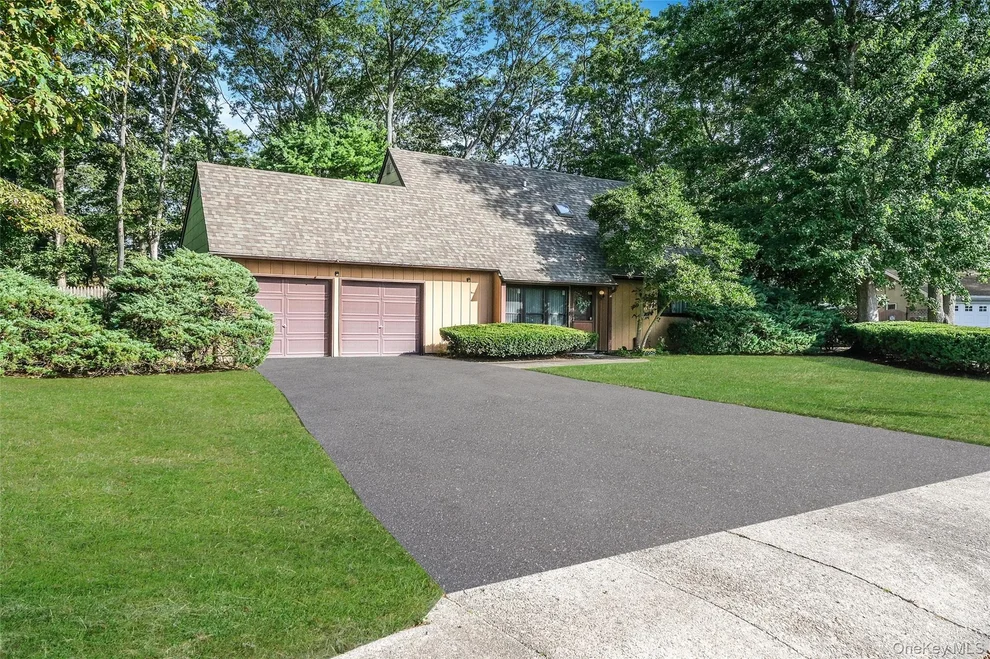 Unit for sale at 7 Birdseye Circle, Brookhaven, NY 11790