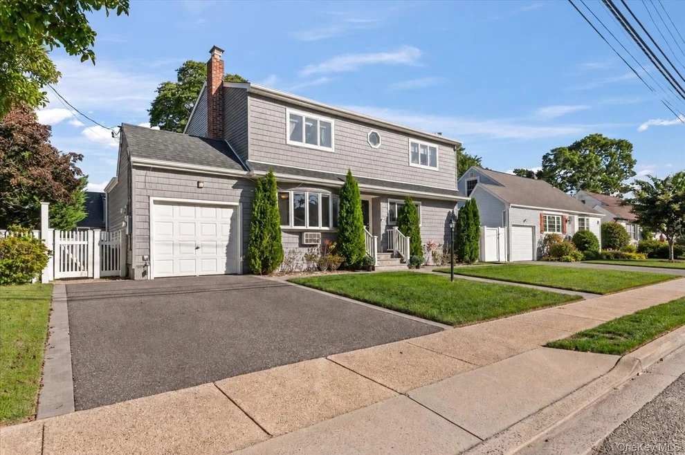 Unit for sale at 89 3rd Avenue, Oyster Bay, NY 11762