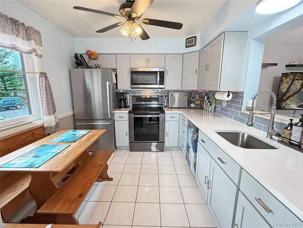 Unit for sale at 5007 Chelsea Cove N, Beekman, NY 12533