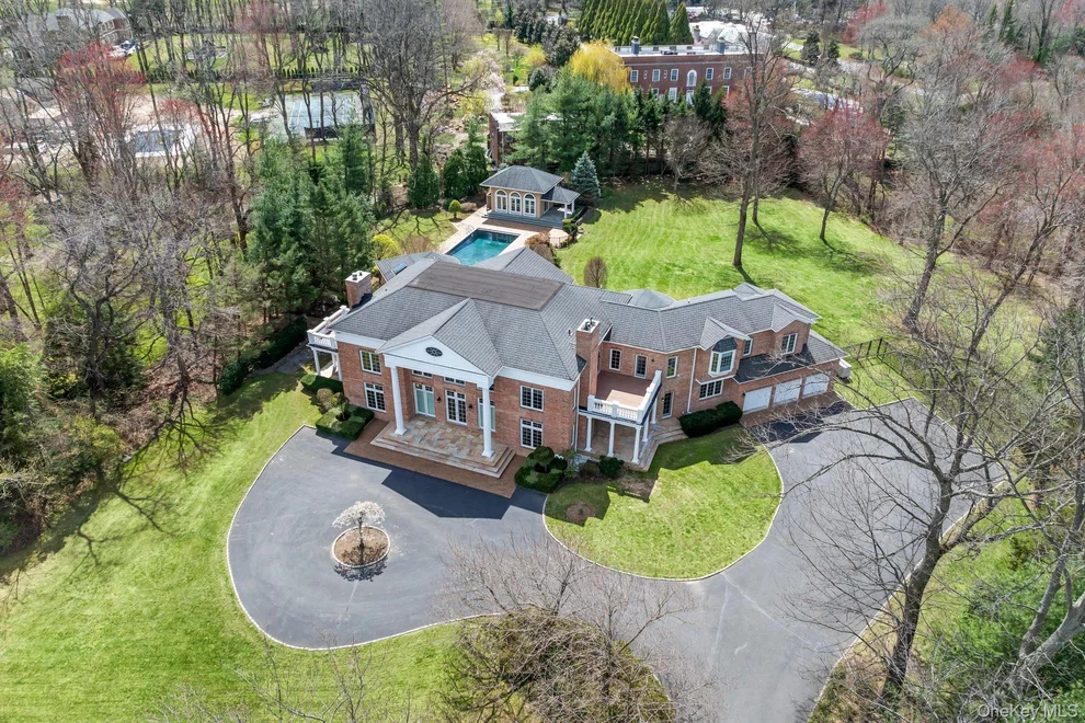 Unit for sale at 21 Harriman Drive, North Hempstead, NY 11050