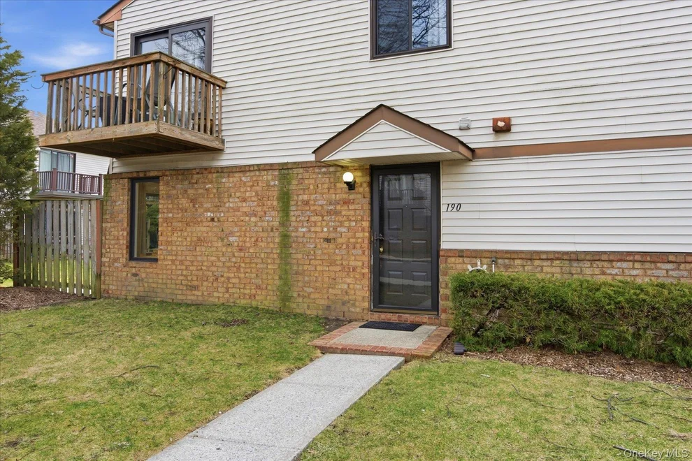 Unit for sale at 190 Poplar Court, Hempstead, NY 11793