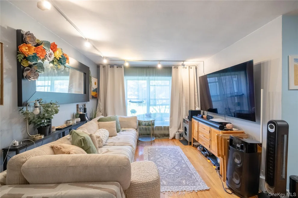 Unit for sale at 221 Middleneck Road, North Hempstead, NY 11021