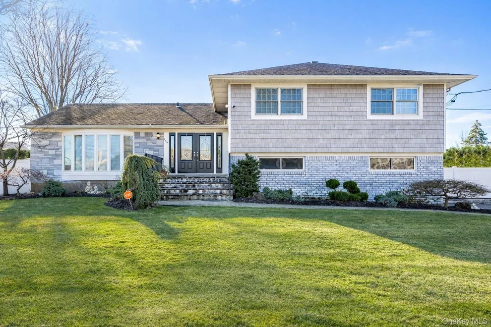 Unit for sale at 148 Exeter Road, Oyster Bay, NY 11758