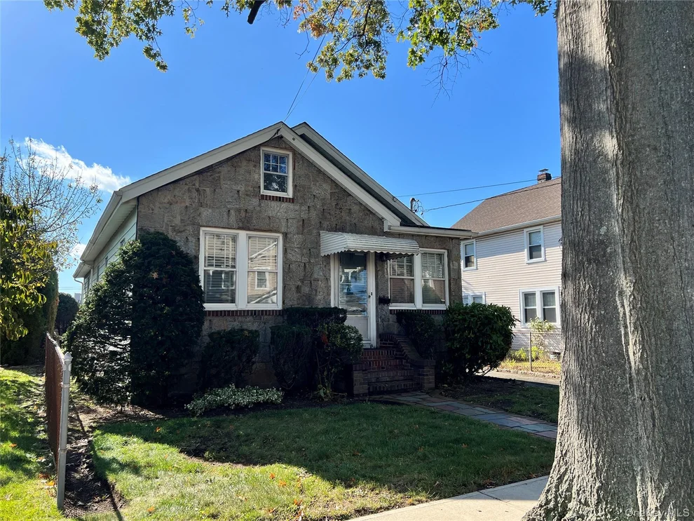 Unit for sale at 40 Lafayette Avenue, North Hempstead, NY 11590