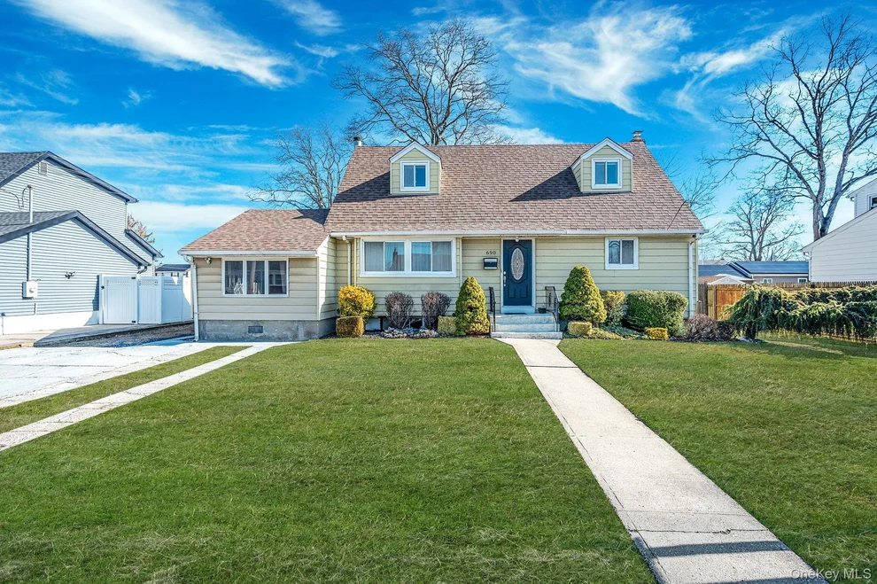 Unit for sale at 690 N Delaware Avenue, Babylon, NY 11757