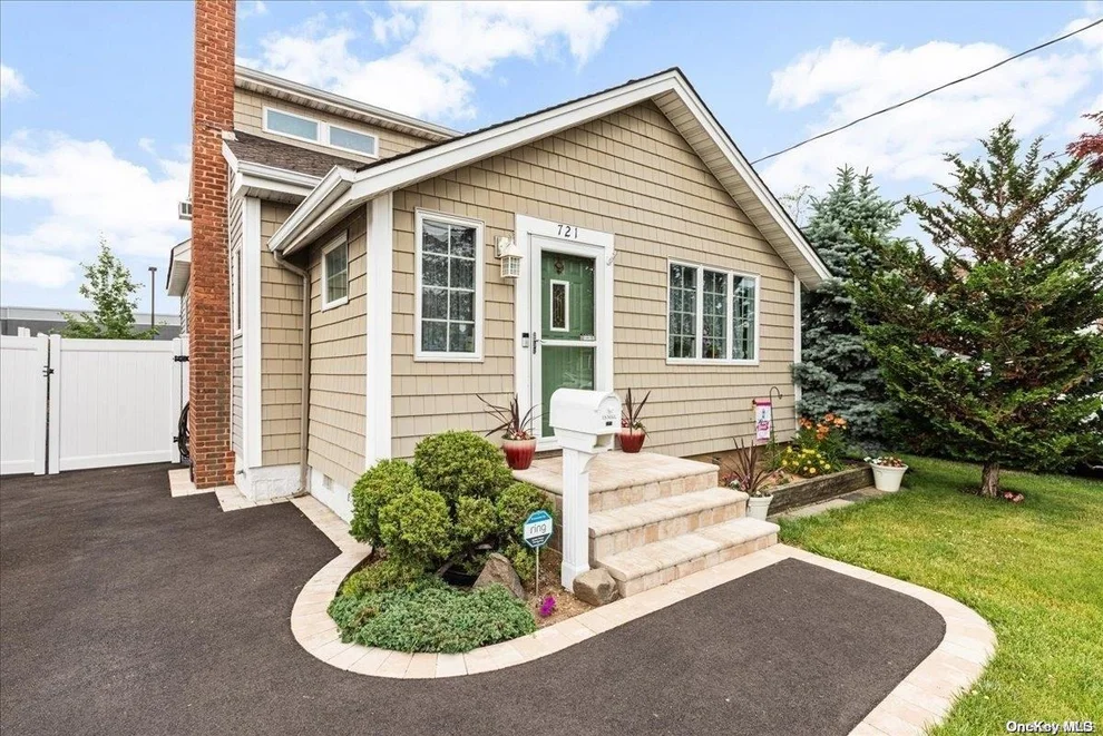 Unit for sale at 721 Grand Terrace Avenue, Hempstead, NY 11510