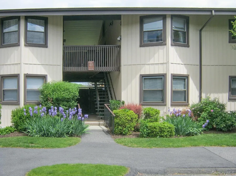Unit for sale at 18L Hastings Court, Yorktown, NY 10598