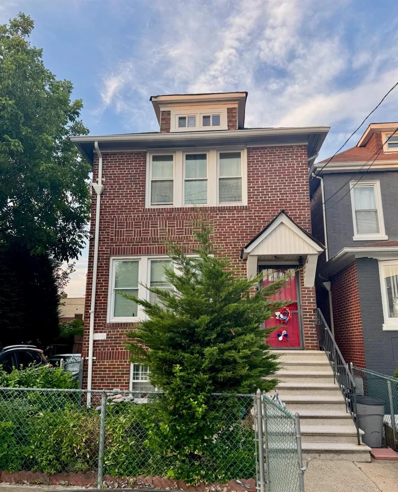 Unit for sale at 1950 Tomlinson Avenue, New York, NY 10461