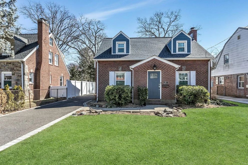 Unit for sale at 267 Hempstead Gardens Drive, Hempstead, NY 11552