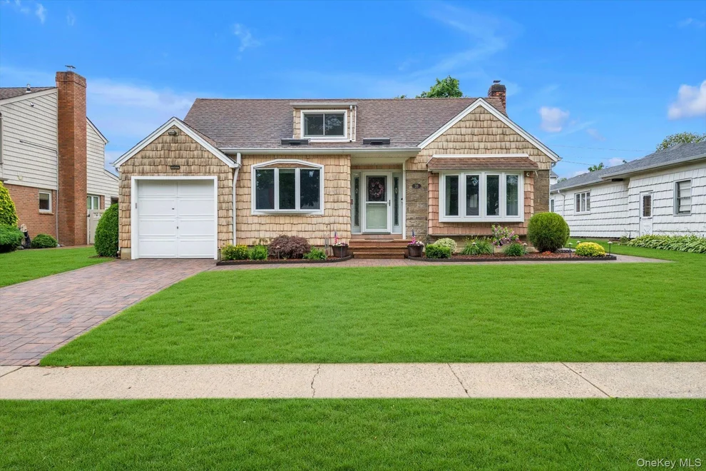 Unit for sale at 26 Patton Boulevard, North Hempstead, NY 11040