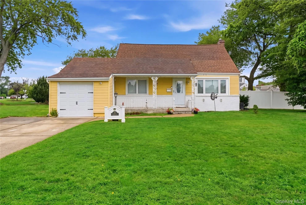 Unit for sale at 11 Mell Drive, Babylon, NY 11703