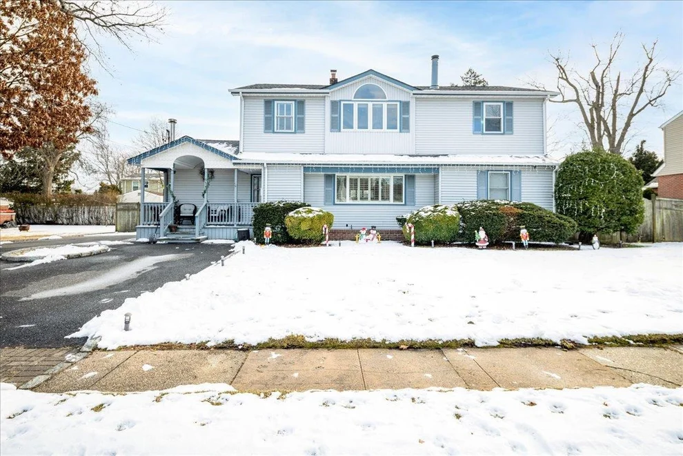 Unit for sale at 654 Bermuda Road, West Babylon, NY 11704
