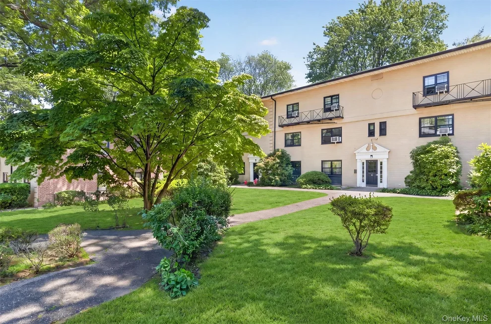 Unit for sale at 6 Manchester Road, Eastchester, NY 10709