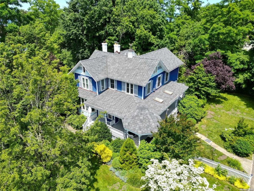 Unit for sale at 4 Sheridan Lane, Oyster Bay, NY 11579