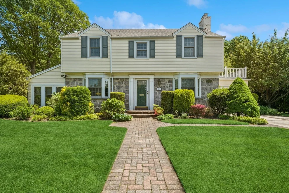 Unit for sale at 181 Washington Avenue, Hempstead, NY 11530
