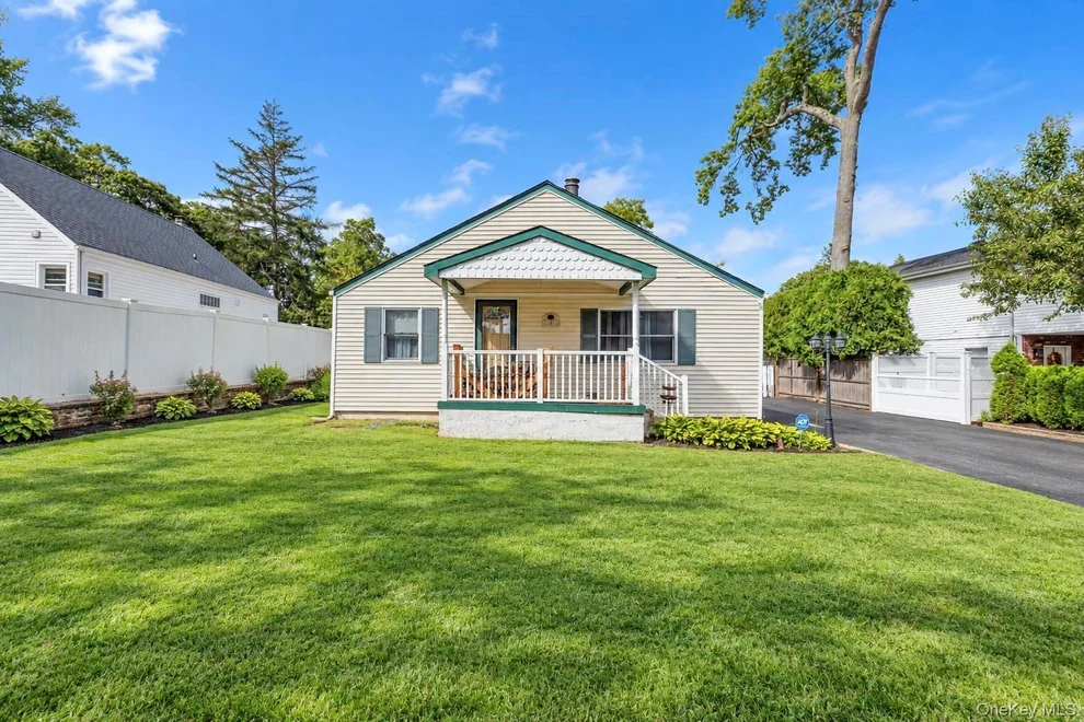 Unit for sale at 11 Oak Street, Smithtown, NY 11767