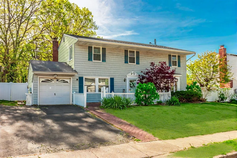 Unit for sale at 376 Singingwood Drive, Islip, NY 11741