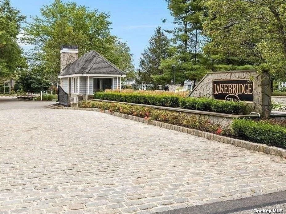 Unit for sale at 70 Lakebridge Drive S, Smithtown, NY 11754