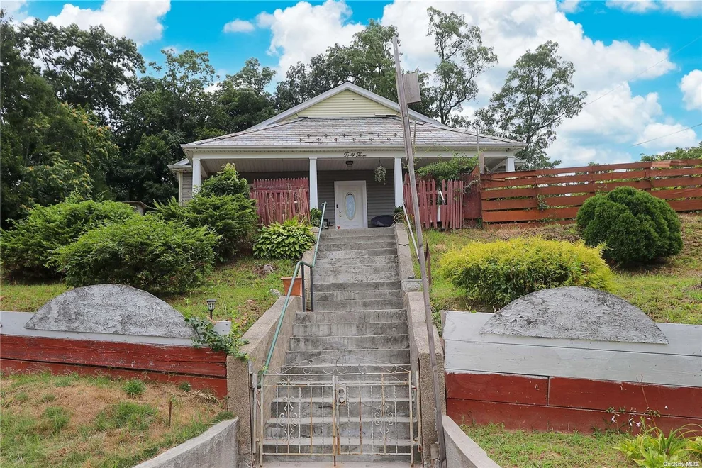 Unit for sale at 43 Ravine Avenue, Oyster Bay, NY 11542