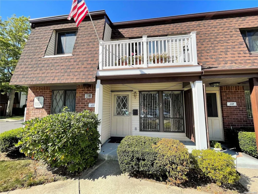 Unit for sale at 117 Clubhouse Drive, Babylon, NY 11726
