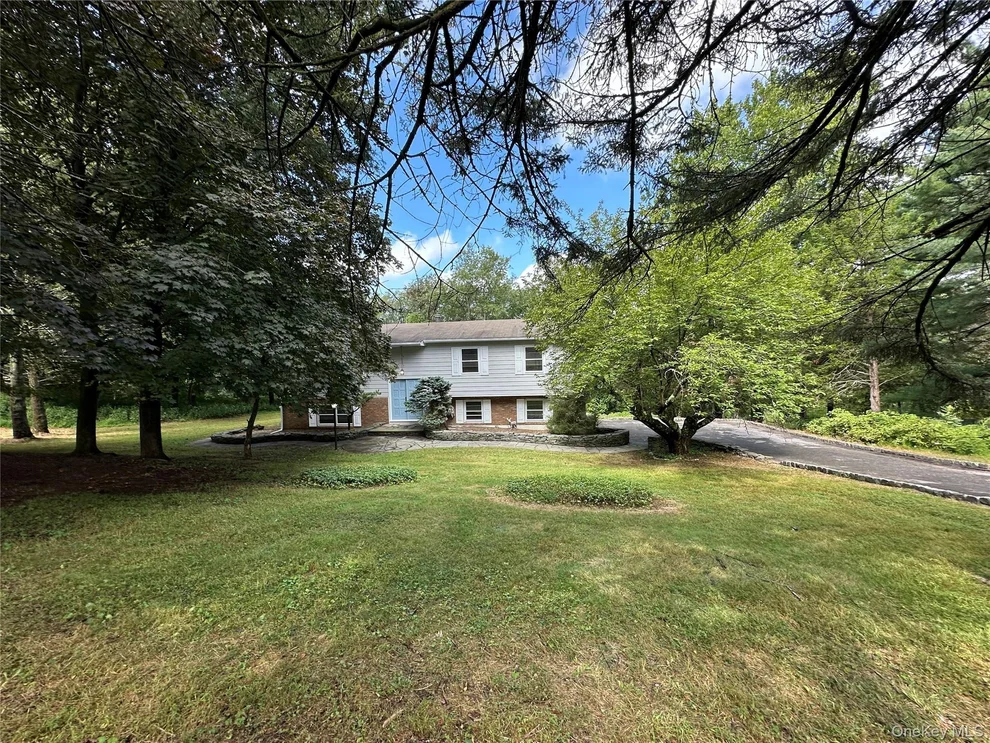 Unit for sale at 43 Points Of View, Warwick (Town), NY 10990