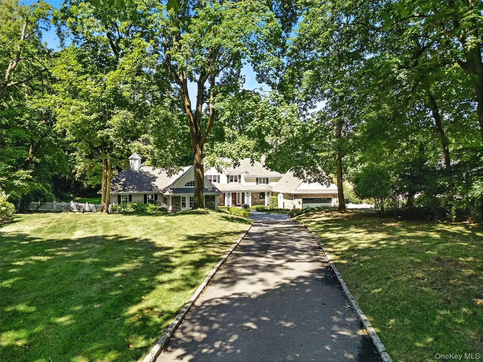 Unit for sale at 9 Boxwood Lane, Harrison, NY 10580