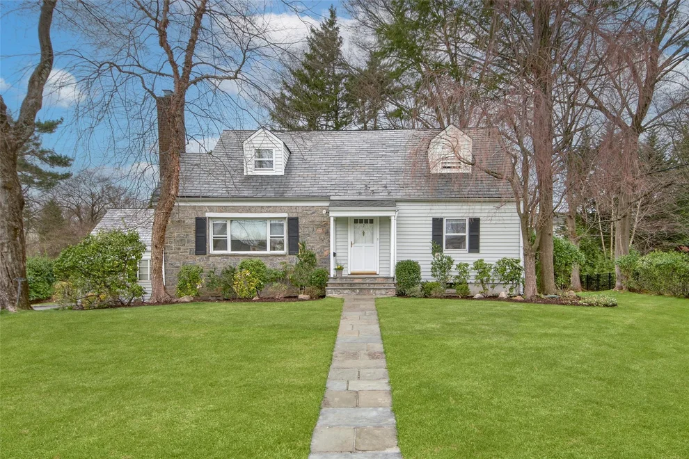 Unit for sale at 7 Canterbury Road S, Harrison, NY 10528