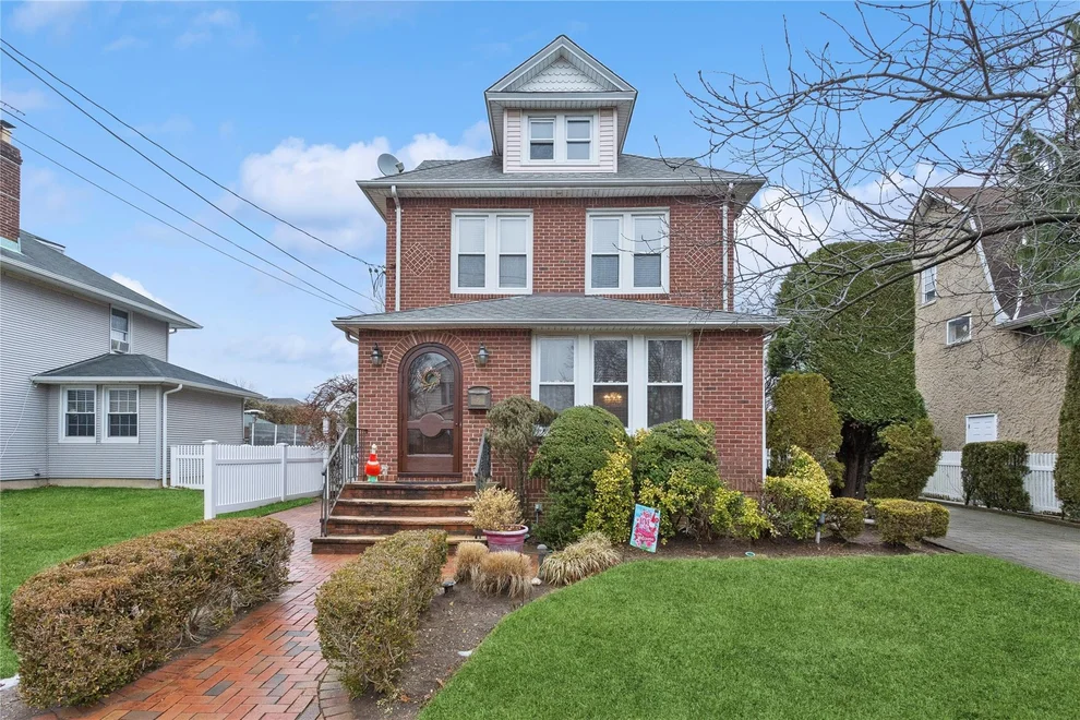 Unit for sale at 9 Willis Avenue, Hempstead, NY 11001