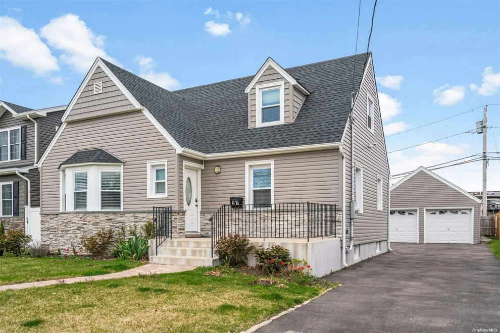 Unit for sale at 27 Coolidge Avenue, Hempstead, NY 11570