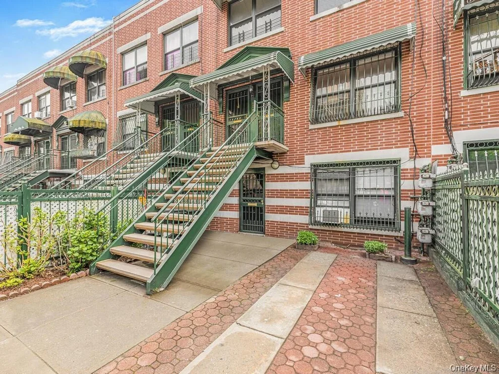 Unit for sale at 946 E 181st Street, New York, NY 10460