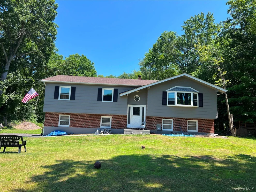 Unit for sale at 158 Sycamore Drive, New Windsor, NY 12553