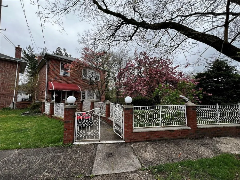 Unit for sale at 3135 Spencer Drive, New York, NY 10465