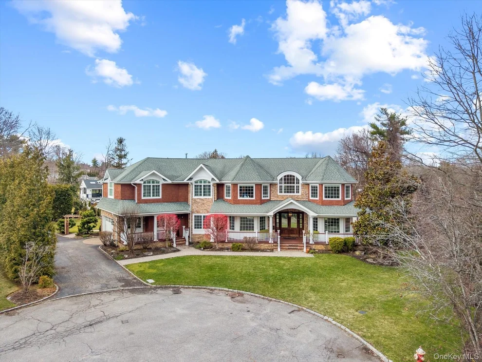 Unit for sale at 98 Swan Court, North Hempstead, NY 11576