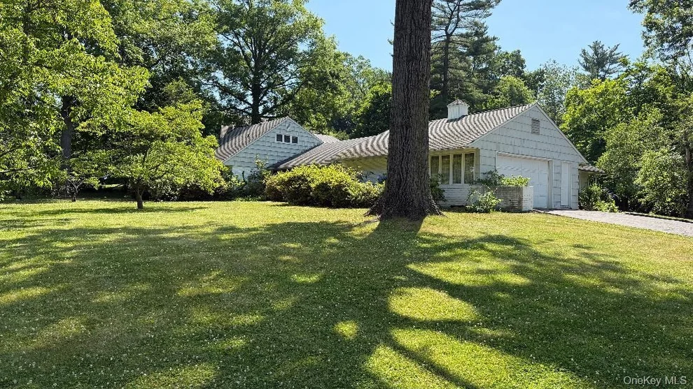 Unit for sale at 21 OLD FARM Road, North Hempstead, NY 11020