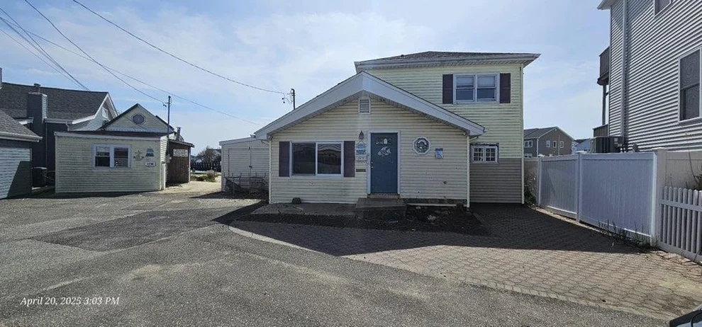 Unit for sale at 2479 Jackson Avenue, Oyster Bay, NY 11783
