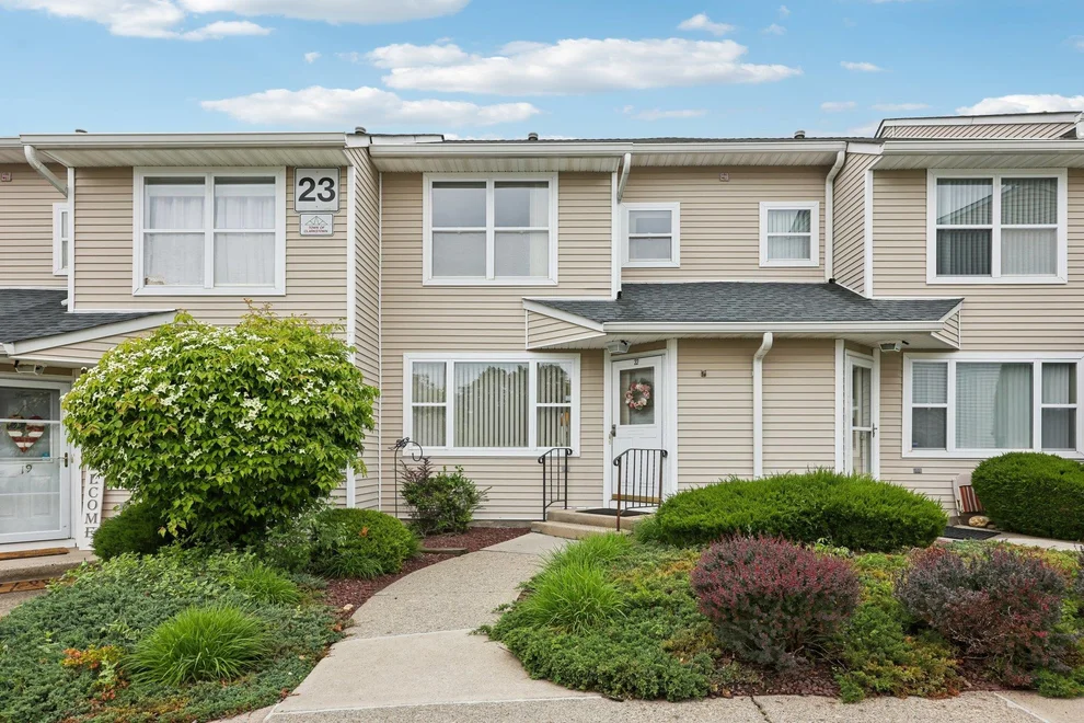 Unit for sale at 22 Knightsbridge Court, Clarkstown, NY 10954