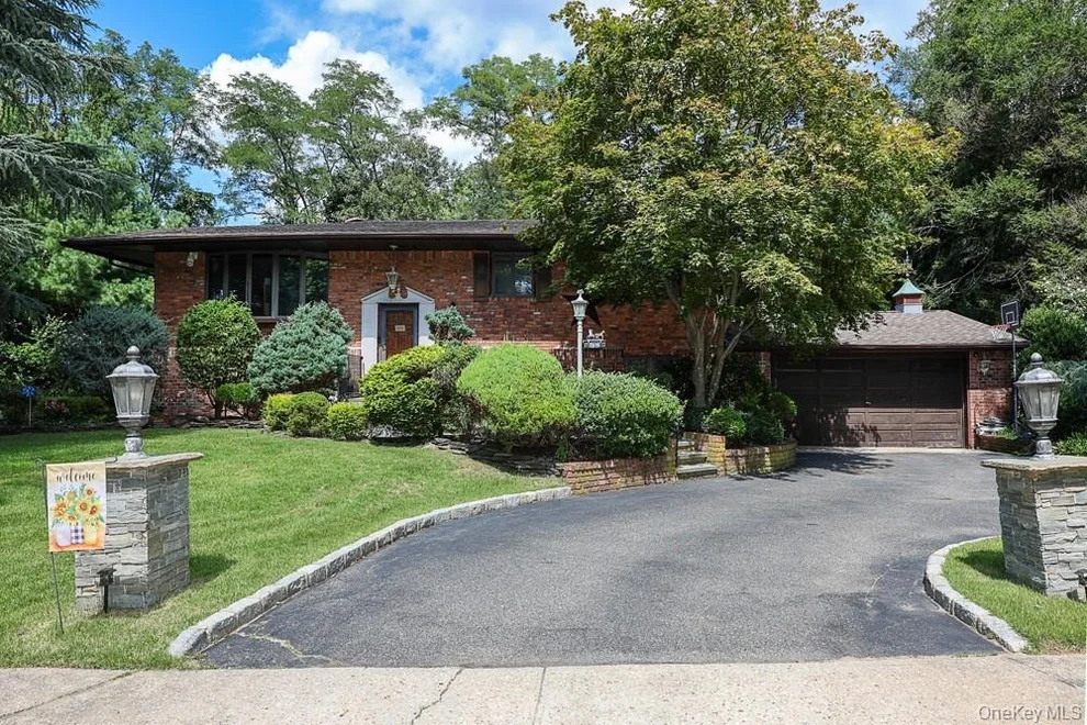 Unit for sale at 3 Mackay Drive, Smithtown, NY 11788