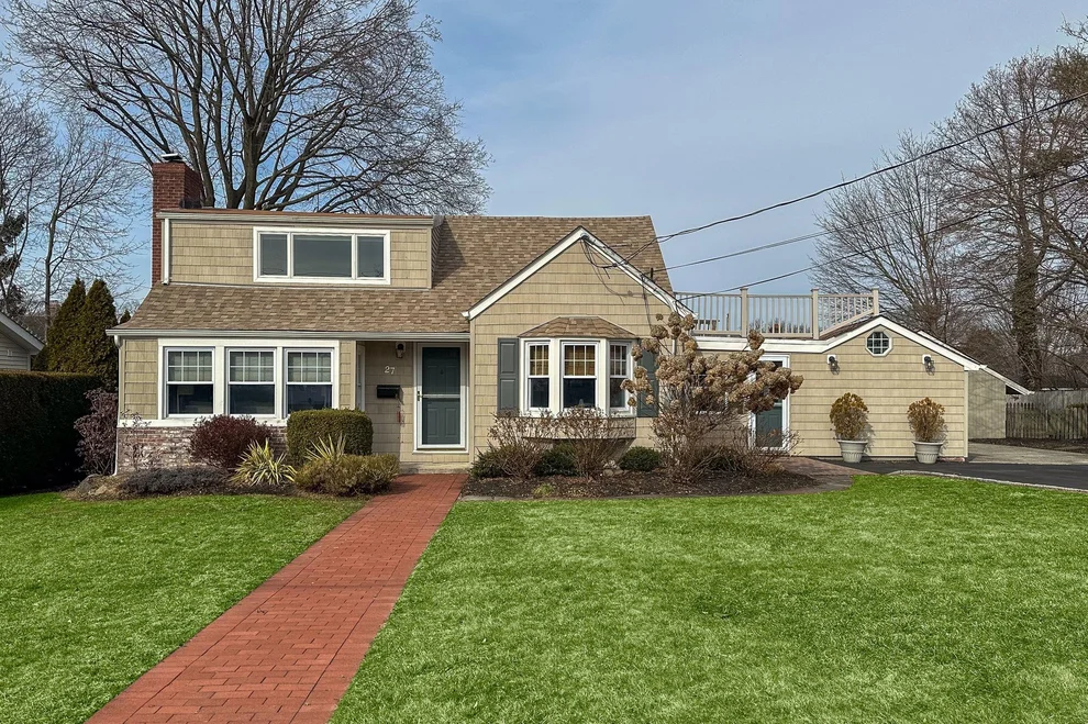 Unit for sale at 27 President Street, Huntington, NY 11746