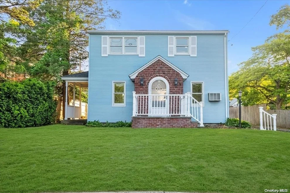 Unit for sale at 23 Post Street, Oyster Bay, NY 11545